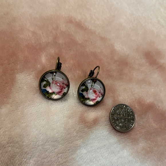 Romantic Pink Rose Floral Glass Cabachon Fashion Earrings NWT .75” - Picture 13 of 15